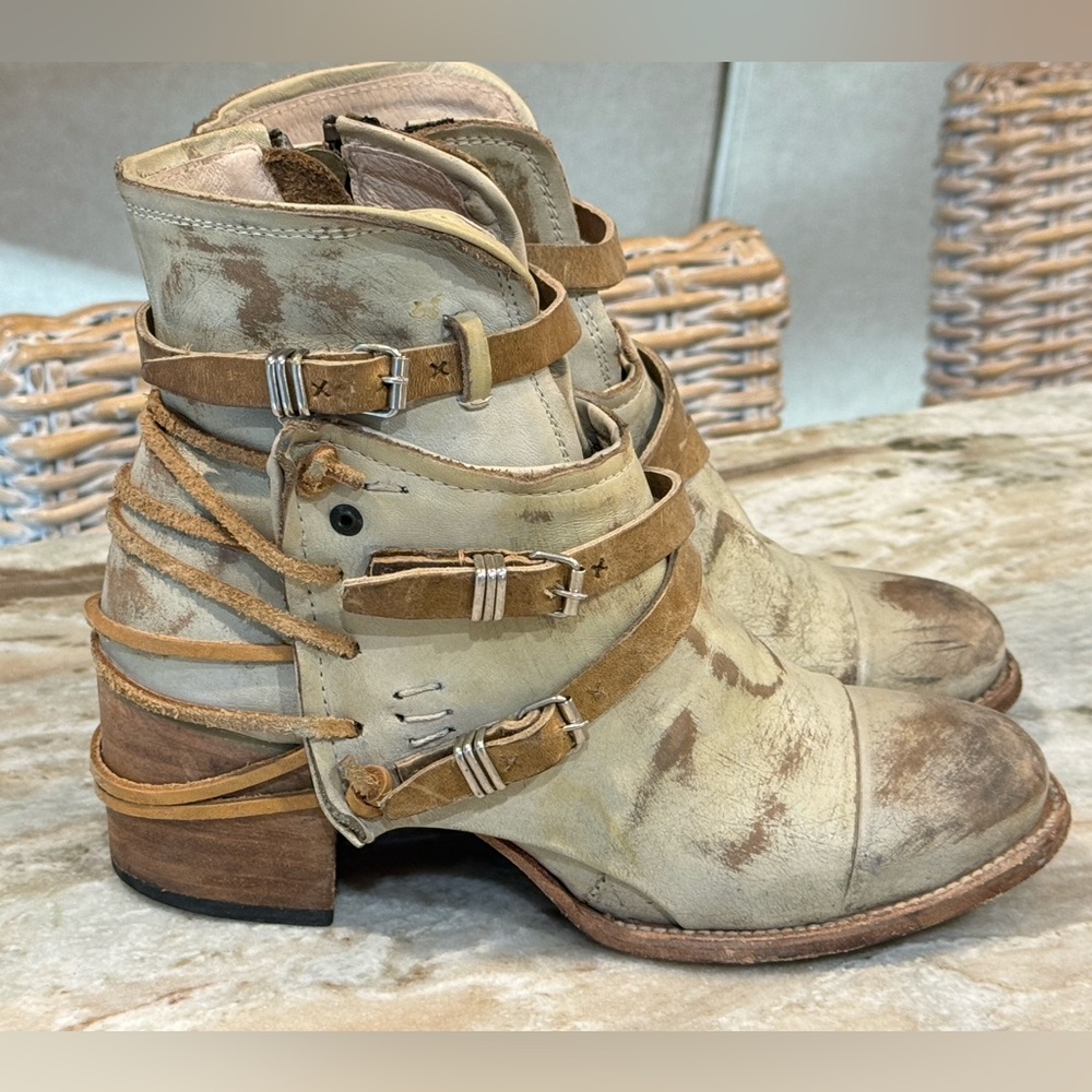Women’s FREEBIRD Crue distressed leather boots- Ice. Size 9 - Picture 6 of 11